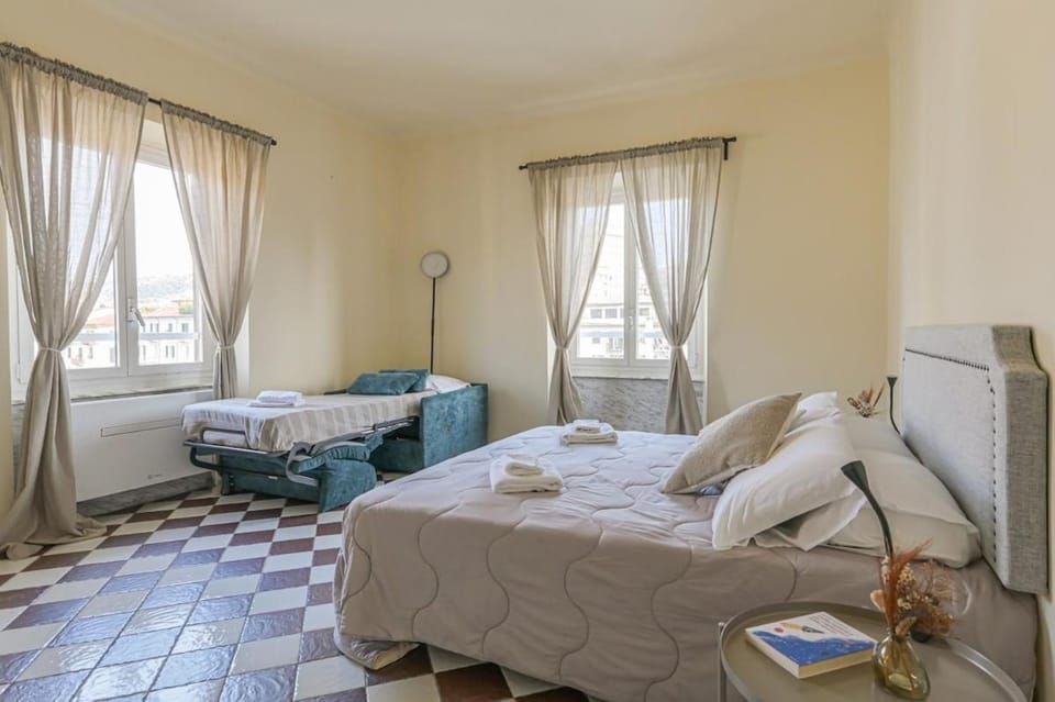 5 Guest - Walk to Train - Cinque Terre - Center Apartment in La Spezia