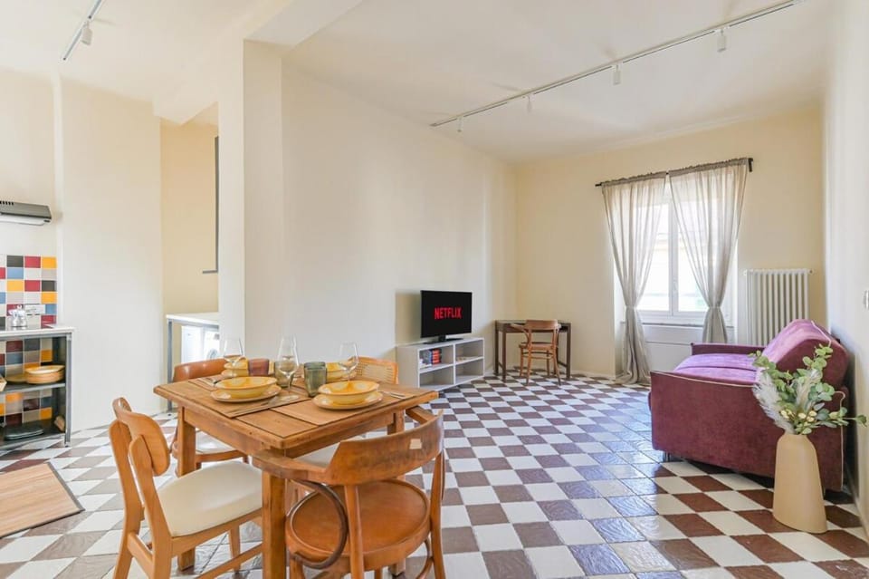 5 Guest - Walk to Train - Cinque Terre - Center Apartment in La Spezia