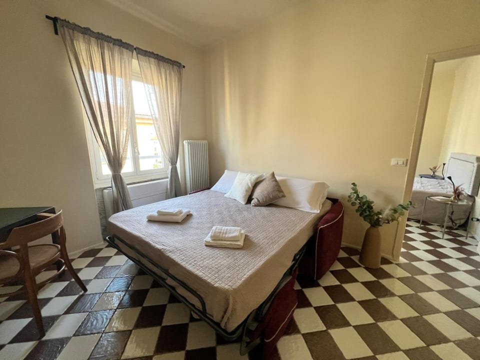 5 Guest - Walk to Train - Cinque Terre - Center Apartment in La Spezia