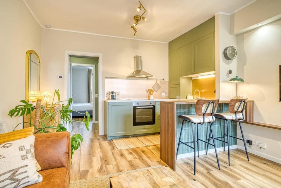 Kitchen or kitchenette, Living room, Seating area, Dining area