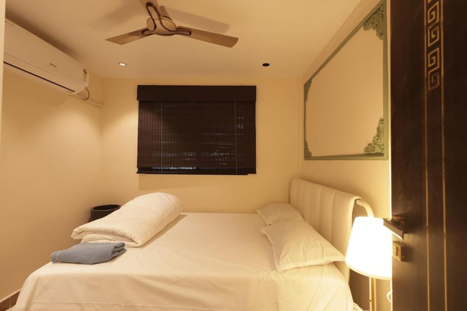 Spacious Affordable 1 BHK Hill Road Bandra West Apartment in Mumbai