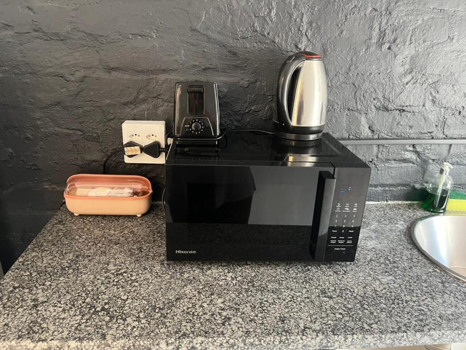 Coffee/tea facilities, microwave, toaster