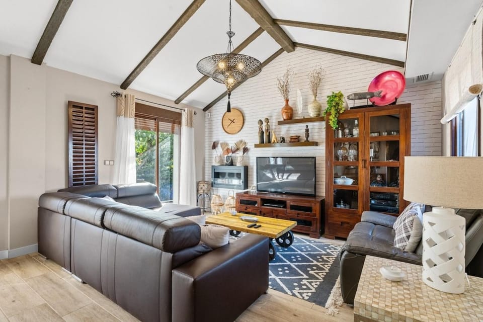 Communal lounge/ TV room