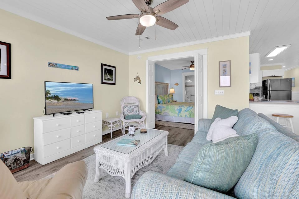 Sands of Laguna B-1 by Emerald Coast Retreats House in Laguna Beach