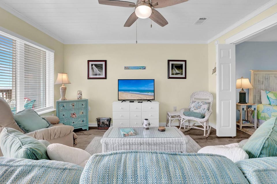 Sands of Laguna B-1 by Emerald Coast Retreats House in Laguna Beach