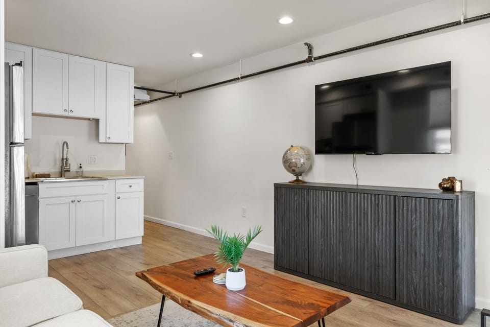 TV and multimedia, Kitchen or kitchenette, Living room, Photo of the whole room