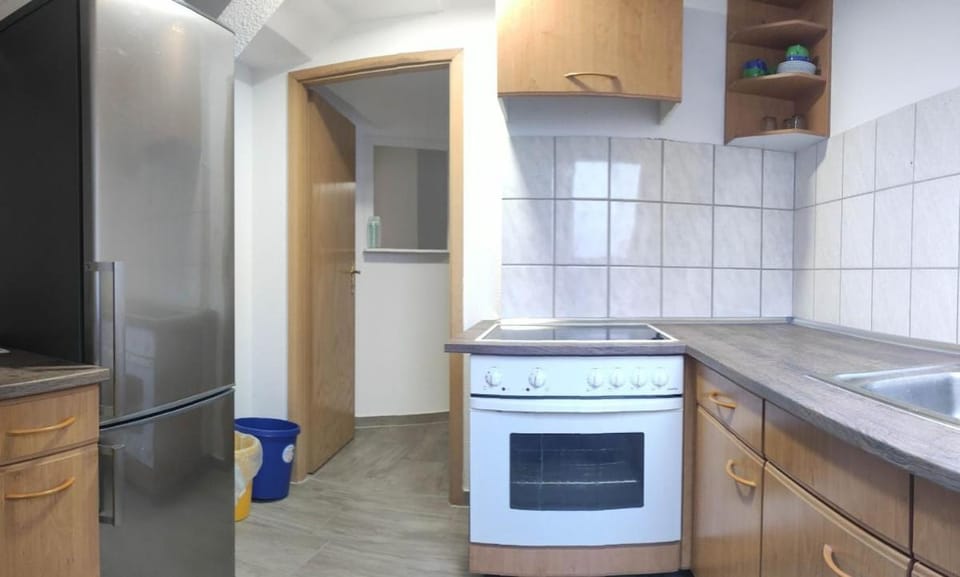 schöne 3 Raum , 3 - 6 Bett FeWo in Schönebeck Apartment in Saxony-Anhalt, Germany