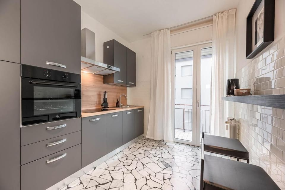 10 min by train from Venice Island - Metropolitan Mestre Apartment in Venice
