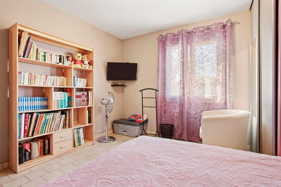 Living room, Bedroom