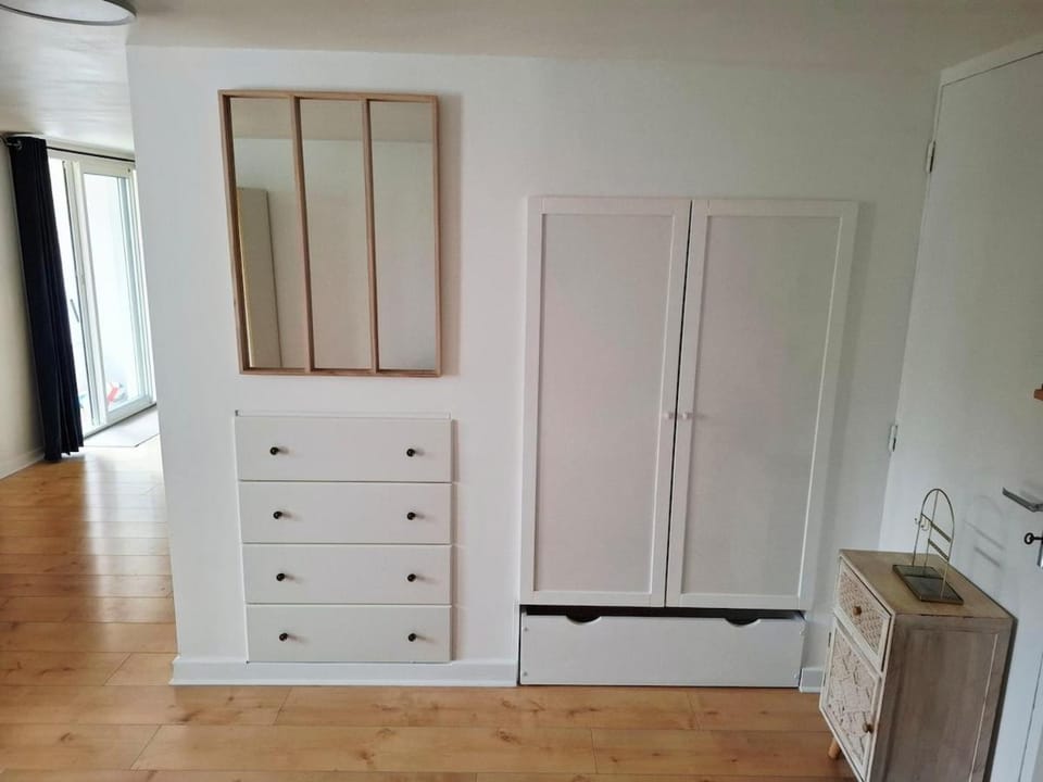 Bedroom, wardrobe