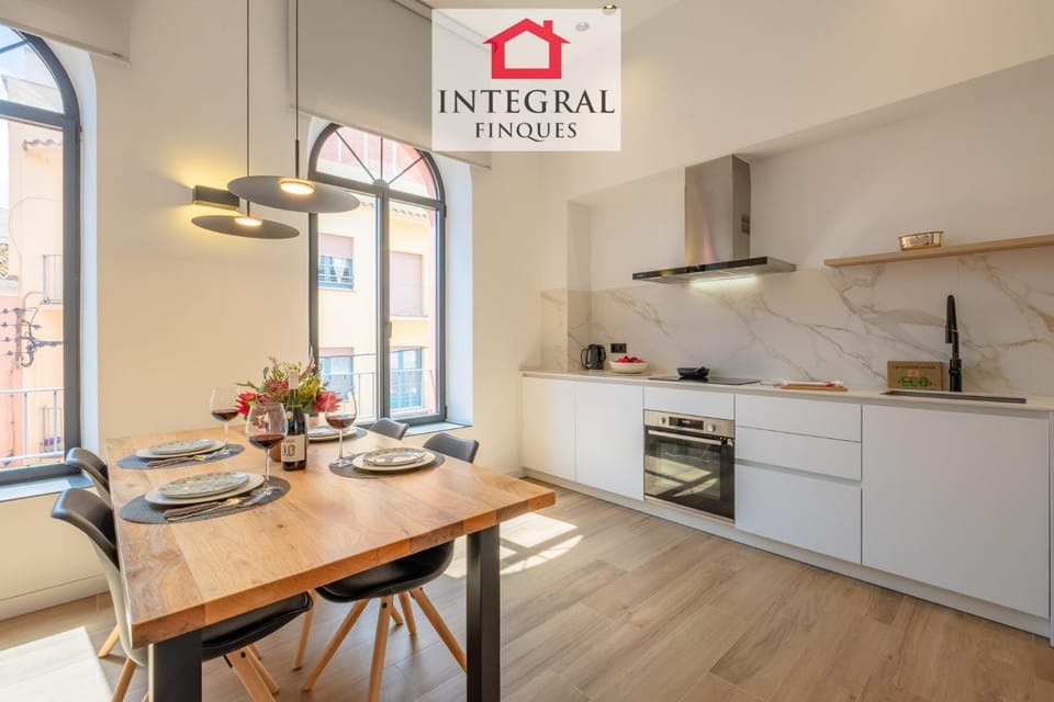 Coffee/tea facilities, Dining area, oven, stove, kitchen