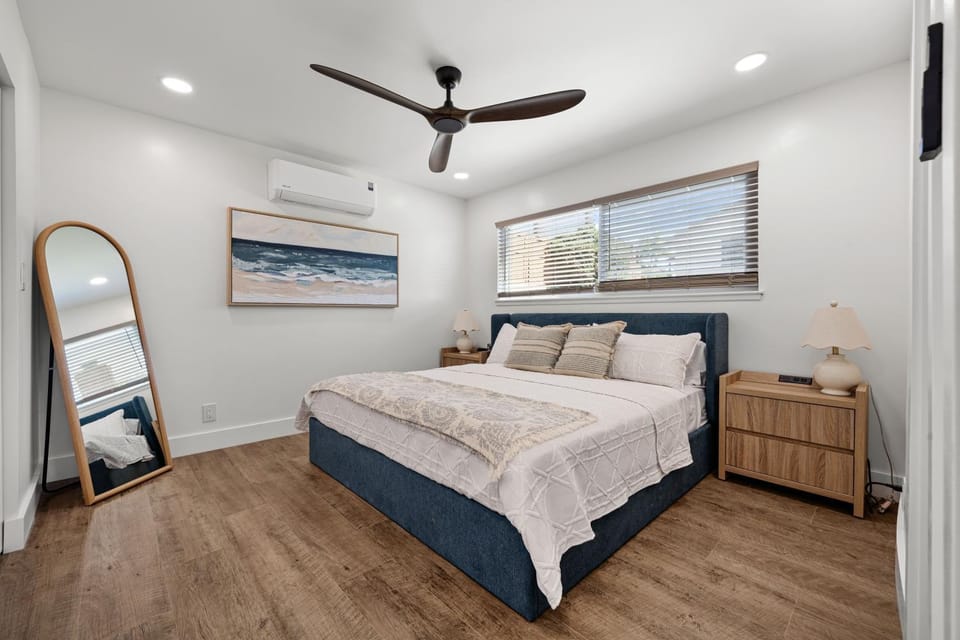 Casa Sol - 4 Bed, Sleeps 8, Bike to Lagoon and Beach House in Carlsbad