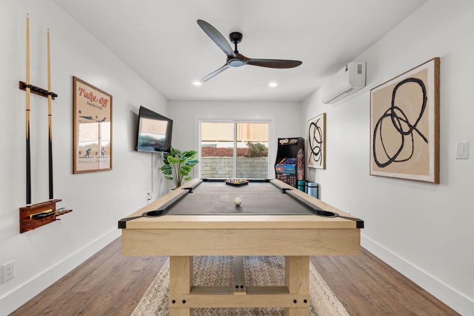 Casa Sol - 4 Bed, Sleeps 8, Bike to Lagoon and Beach House in Carlsbad