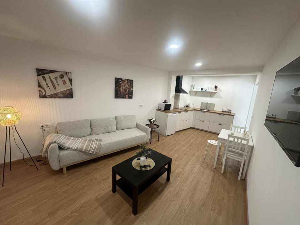 TV and multimedia, Kitchen or kitchenette, Living room, Seating area, Dining area