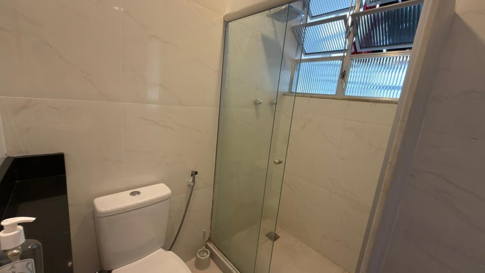 Shower, Toilet