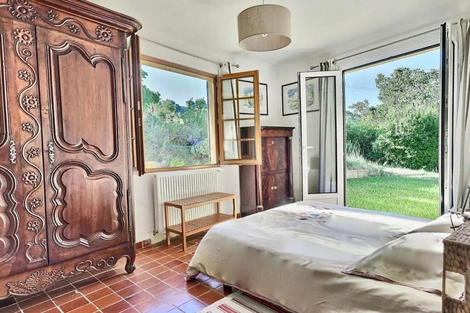 Bed, Garden, Photo of the whole room, Bedroom, Garden view, wardrobe