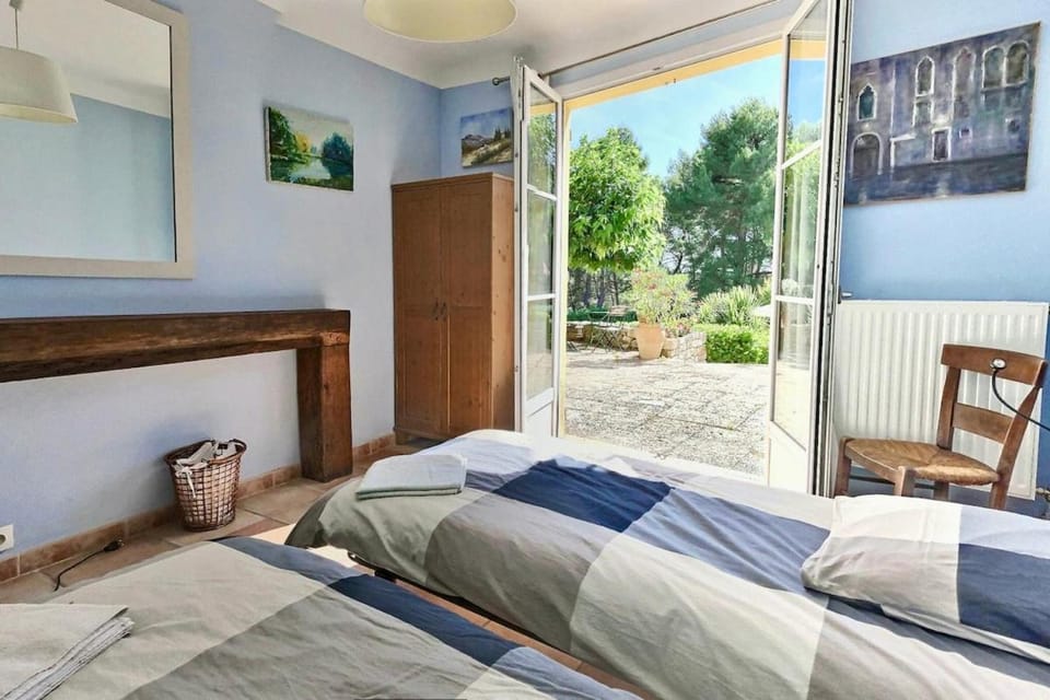 Patio, Bed, Photo of the whole room, Bedroom