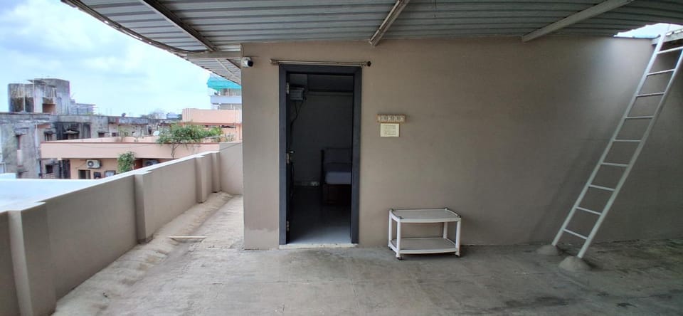 Truffles - Penthouse Terrace Bedroom Bed and Breakfast in Vijayawada