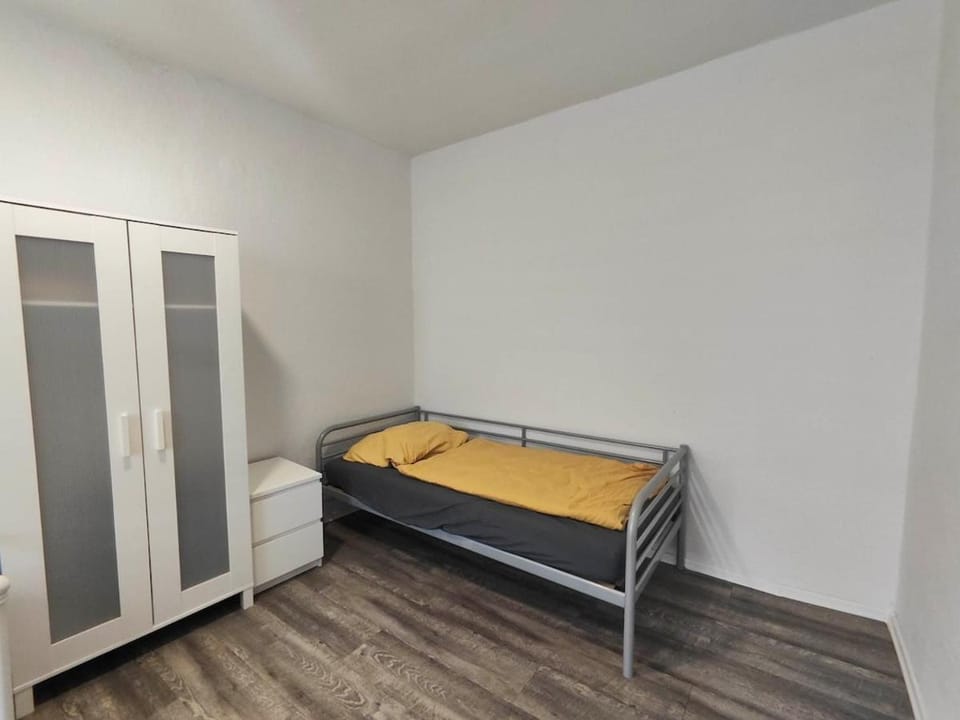 schöne 4 Raum, 4 - 8 Bett FeWo in Schönebeck Apartment in Saxony-Anhalt, Germany