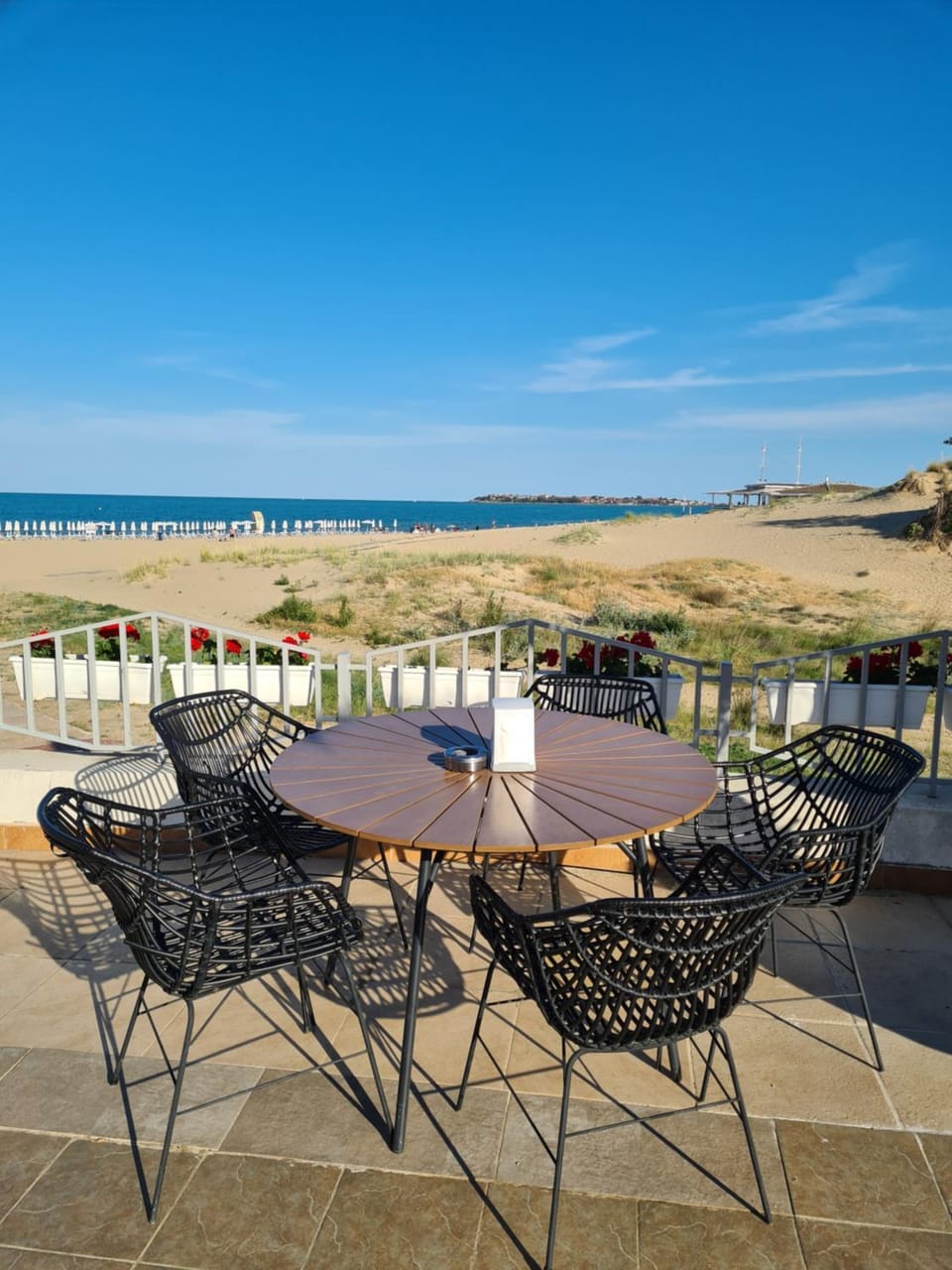 Restaurant/places to eat, Day, Balcony/Terrace, Sea view