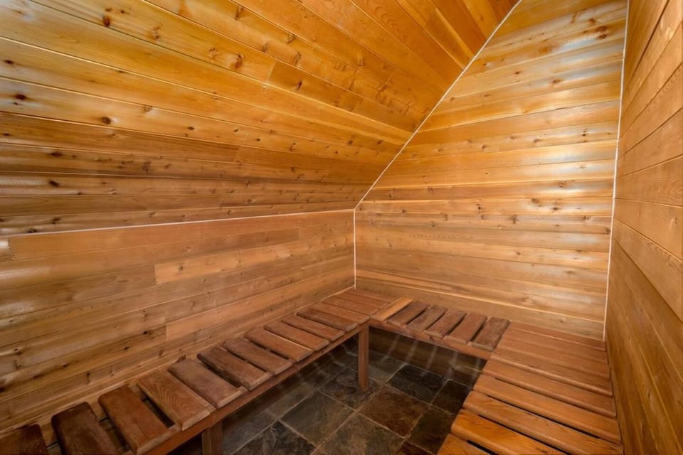 SURFERS GUESTHOUSE Tofino House in Tofino