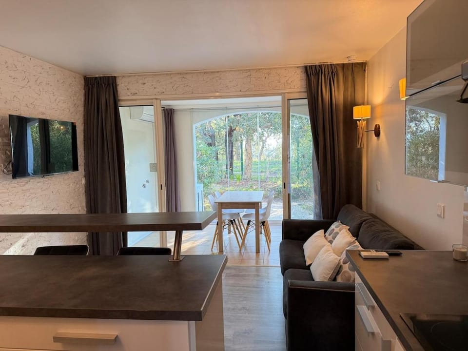 One-bedroom apartment Les Restanques with pool and tennis court Apartment in Grimaud