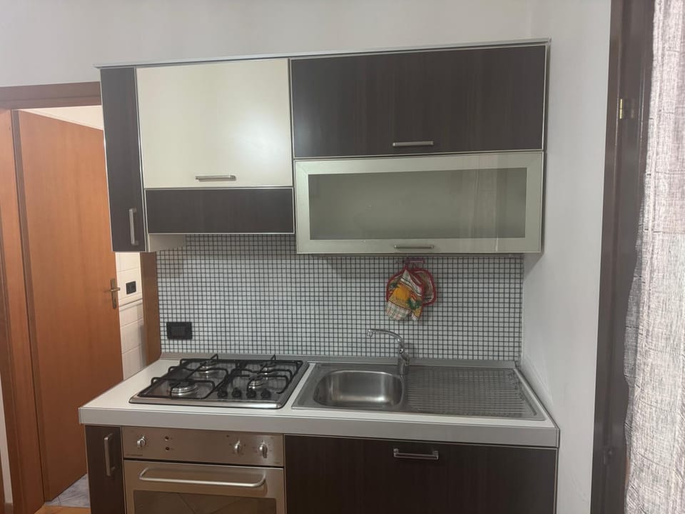 Kitchen or kitchenette, Kitchen or kitchenette