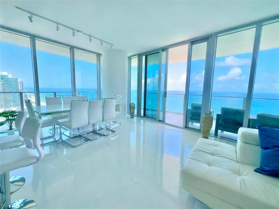 Wide View Luxury Two Bedroom Oceanfront House in Hollywood Beach