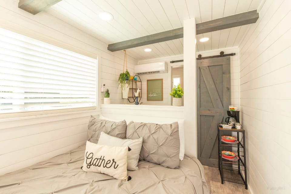 The Container Retreat - C18 House in Canyon Lake