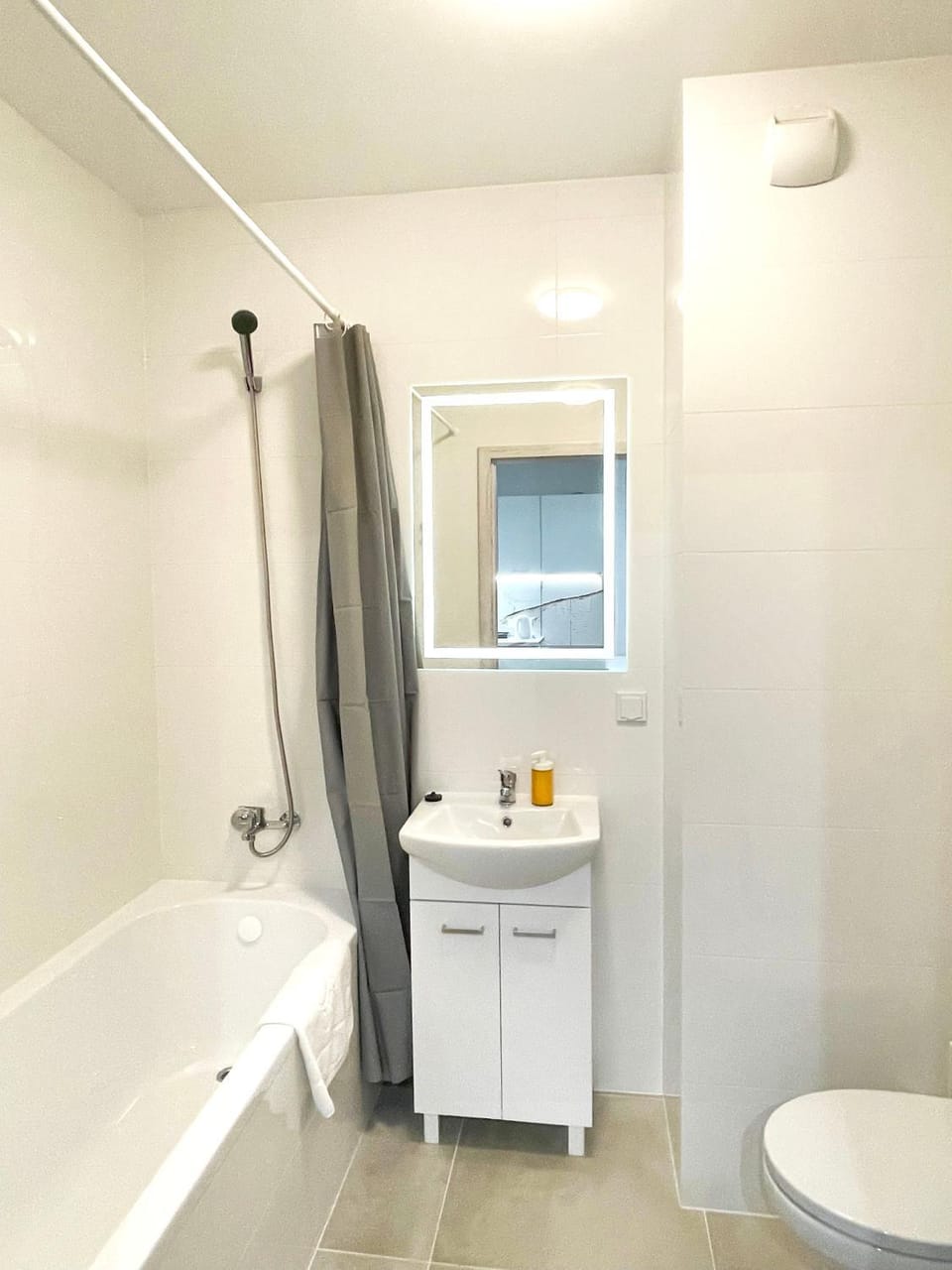 Shower, Toilet, Bathroom, Bath