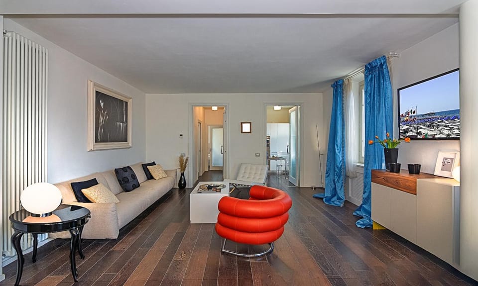 TV and multimedia, Living room, Seating area