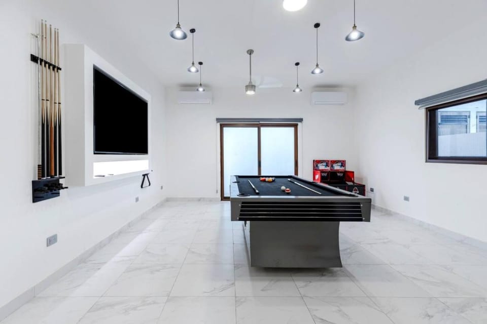 Three Bedroom Golf Pool Jacuzzi and Billiards House in San Jose del Cabo