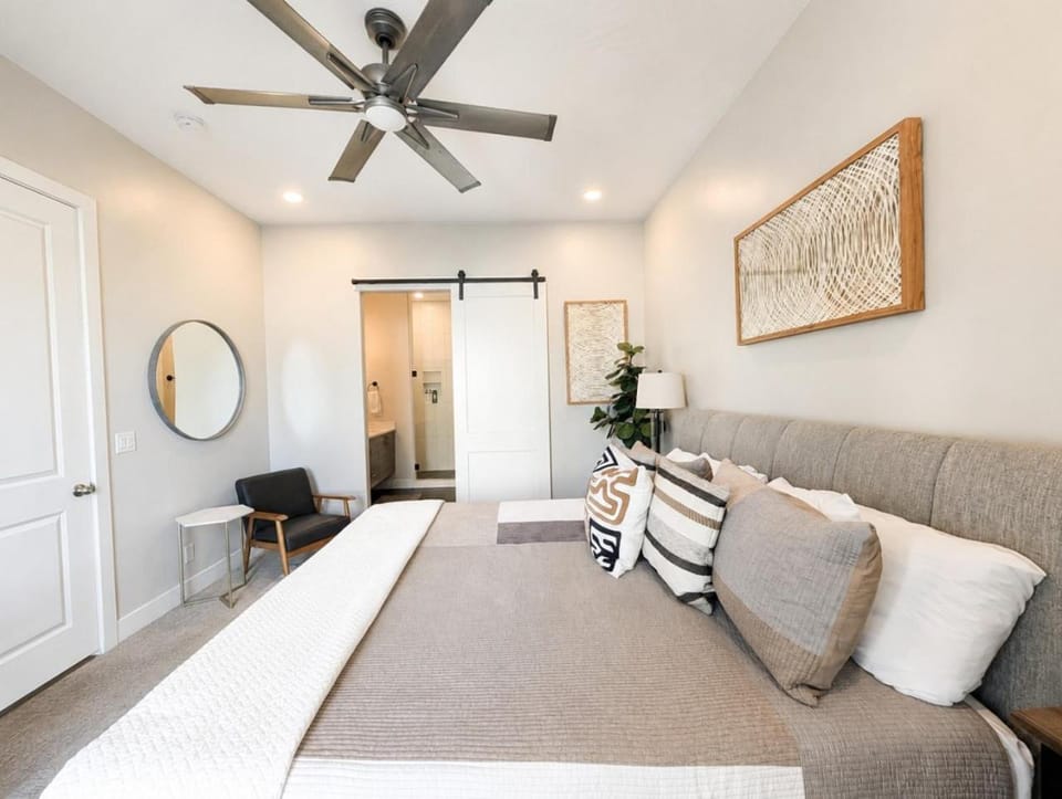 Bed, Bathroom, Bedroom