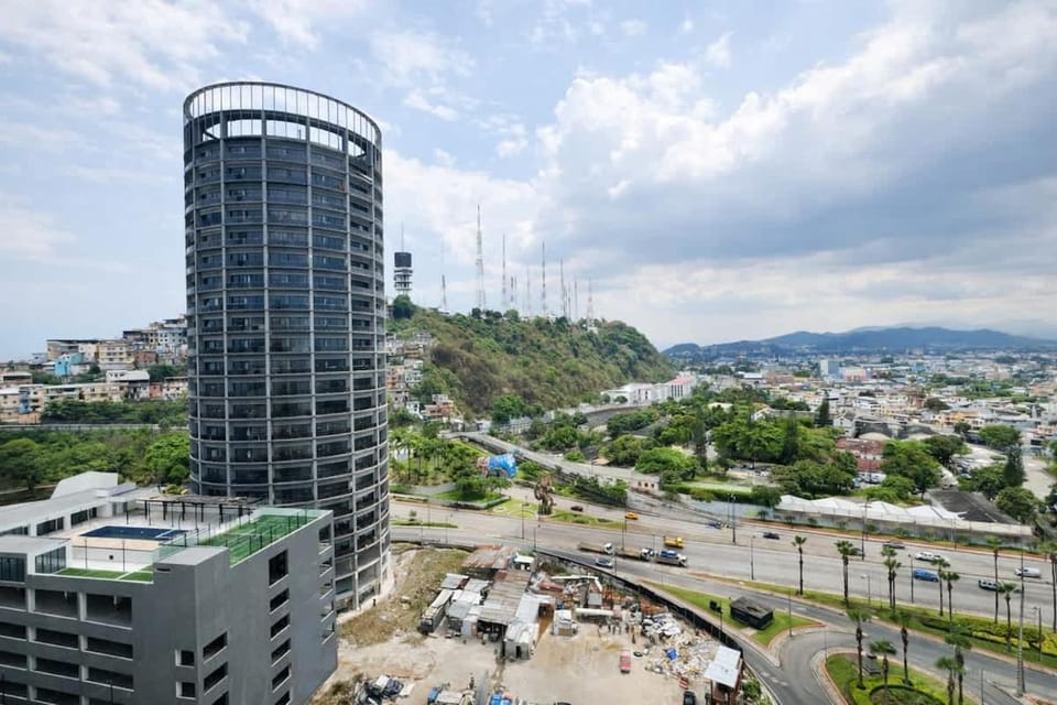 Modern 2BR Apt. on the 14th Floor with free Parking Apartment in Guayaquil