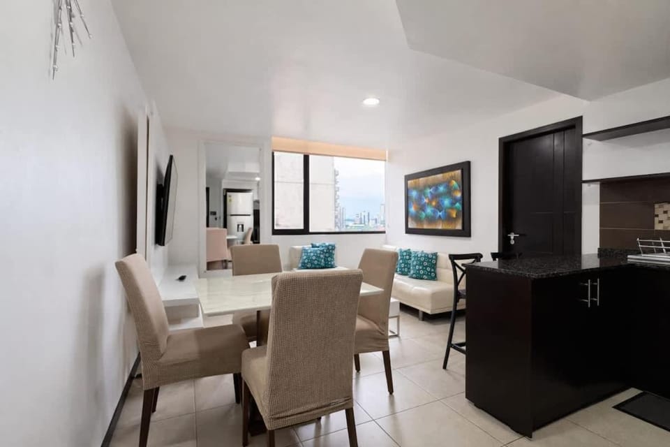 Modern 2BR Apt. on the 14th Floor with free Parking Apartment in Guayaquil