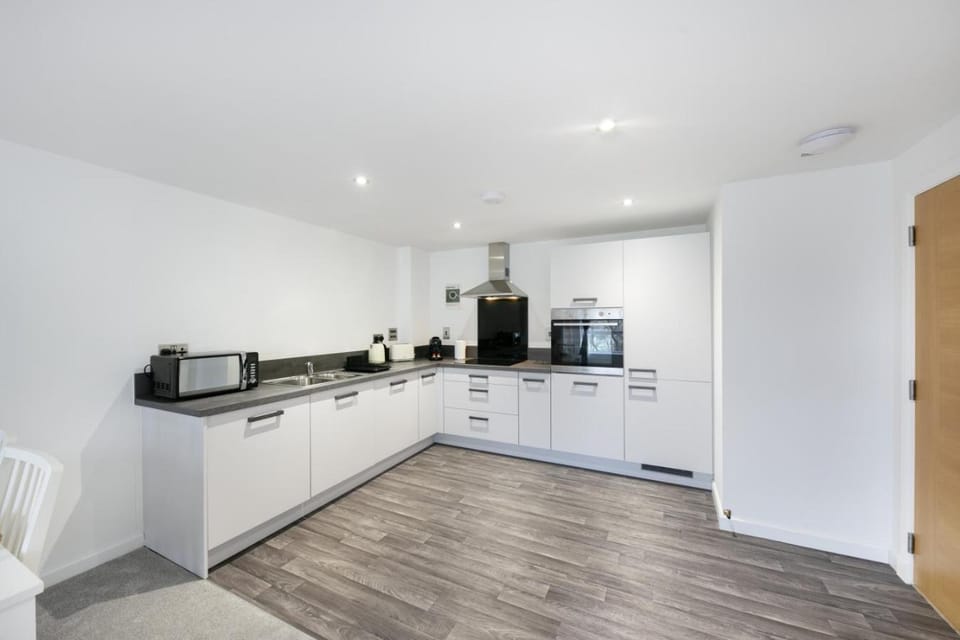 Coffee/tea facilities, Kitchen or kitchenette, microwave, oven, stove