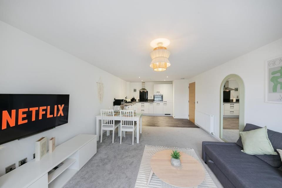 Communal lounge/ TV room, TV and multimedia, Kitchen or kitchenette, Living room, Seating area, Dining area