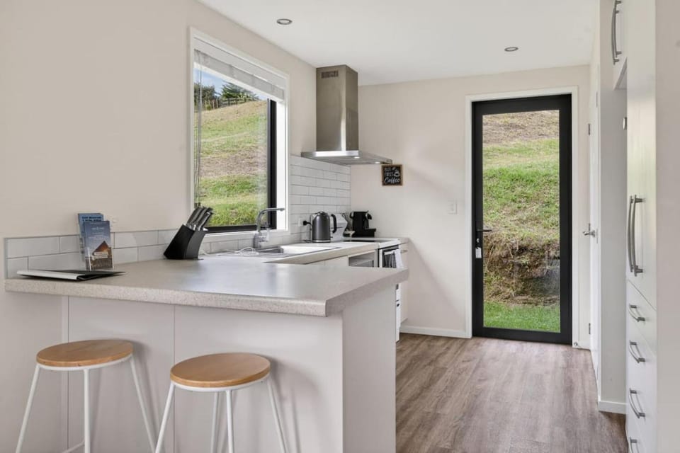 Cosy Tauranga River Cottage with Rural Outlook House in Tauranga