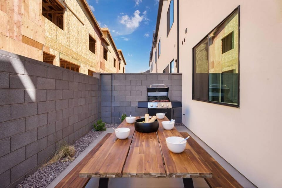 Patio, Dining area