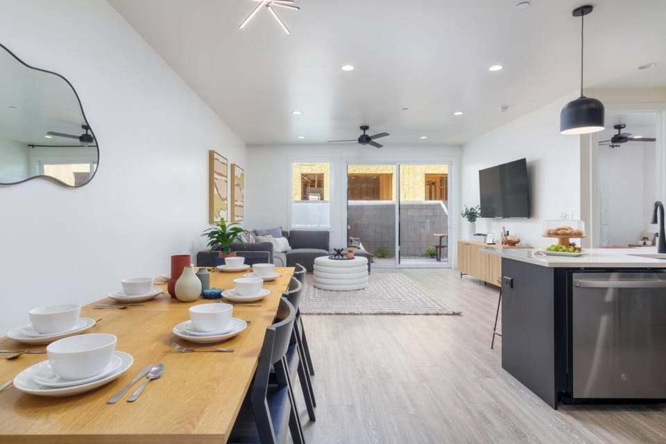 Seating area, Dining area
