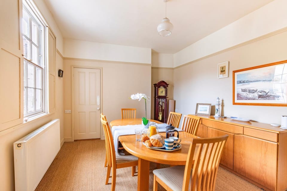 Norfolk Historic Townhouse Leap Escapes House in Kings Lynn