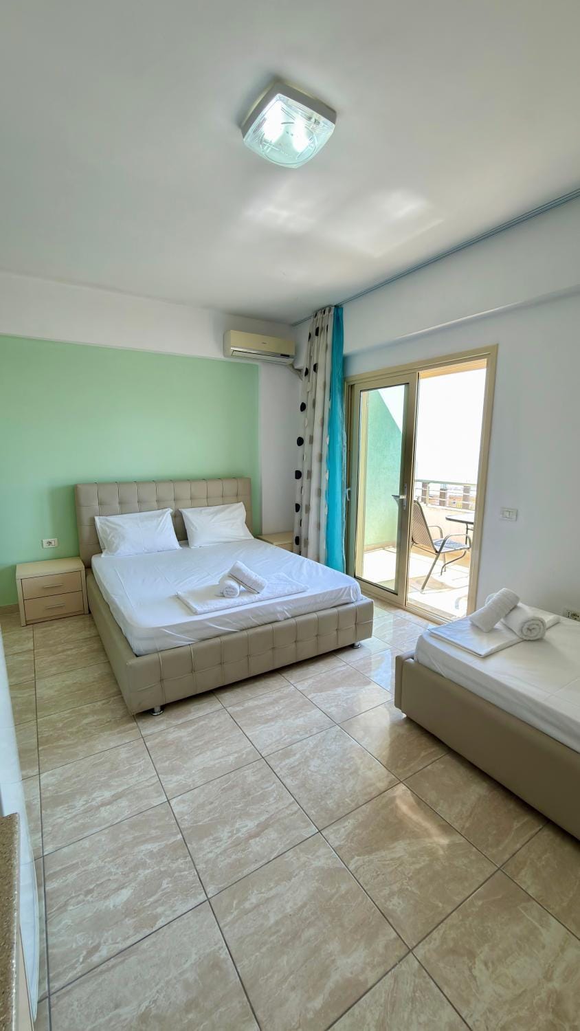 Bed, Photo of the whole room, Bedroom, towels
