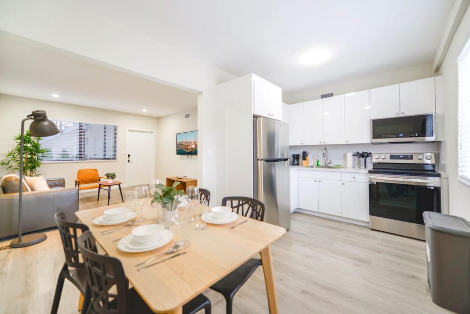 Seating area, Dining area, kitchen