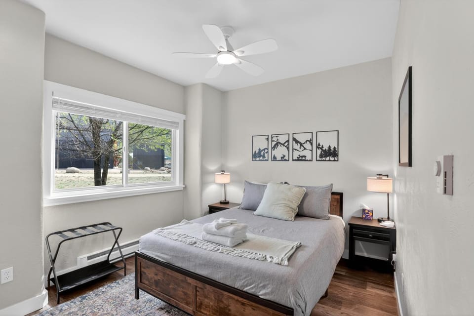 Bed, View (from property/room), Photo of the whole room, Bedroom, Garden view