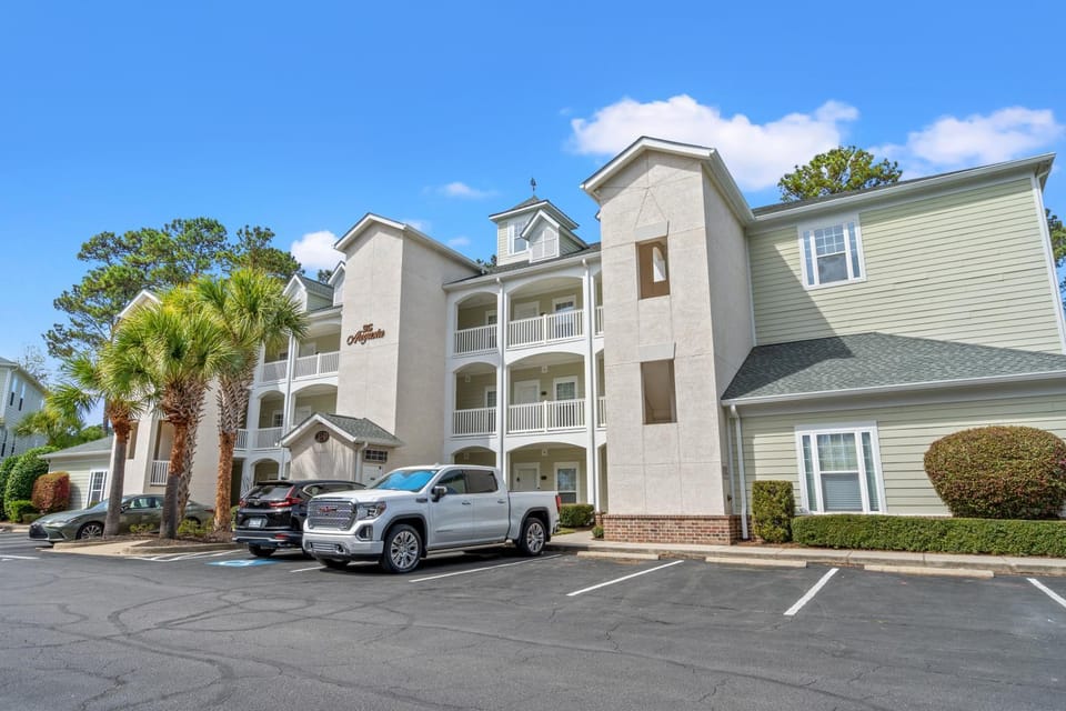 Word Tour Golf Resort , 2 BR Villa with Pool Access Near Broadway at the Beach House in South Carolina