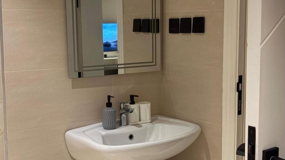 استوديو بتصميم عصري في الخبر Al Khobar Apartment in Al Khobar