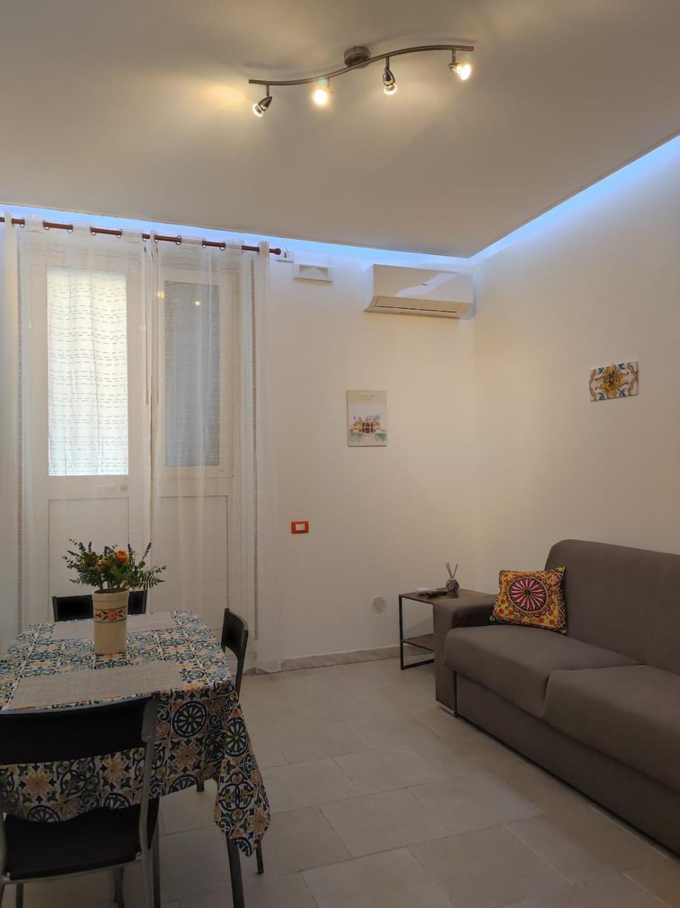 Lolli Station House House in Palermo