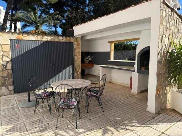 Evian Cala Villa in Miami Platja