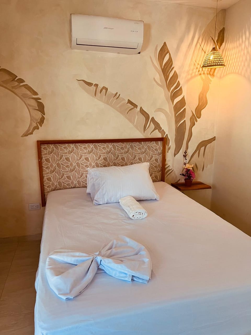 Bed, Photo of the whole room, Bedroom, towels, air conditioner