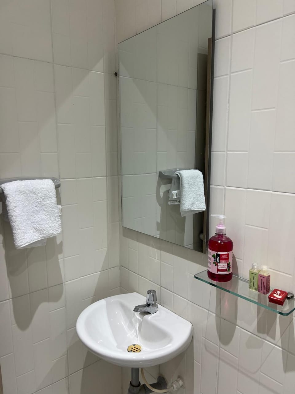 Bathroom, towels